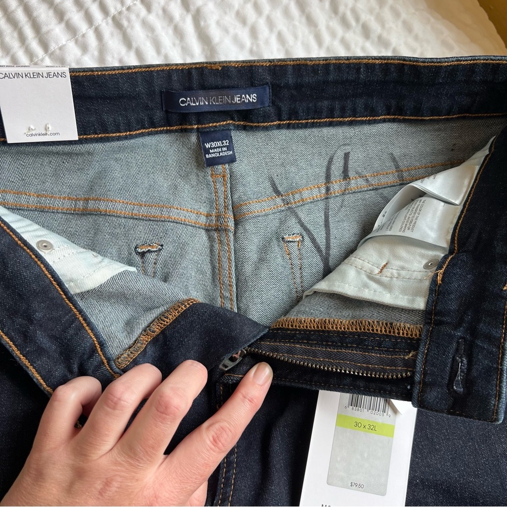 NWT- Calvin Klein Jeans- Mid Rise Skinny Dark Wash Jeans- 30x32 - Picture 3 of 11
